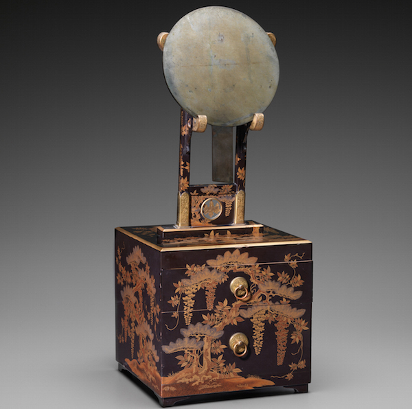 This Edo-Period mirror stand decorated with wisteria would have been belonged to an aristocrat's wife. Courtesans had similar mirror stands, but they were usually plain black. (From the John C. Weber Collection, image © John Bigelow Taylor)