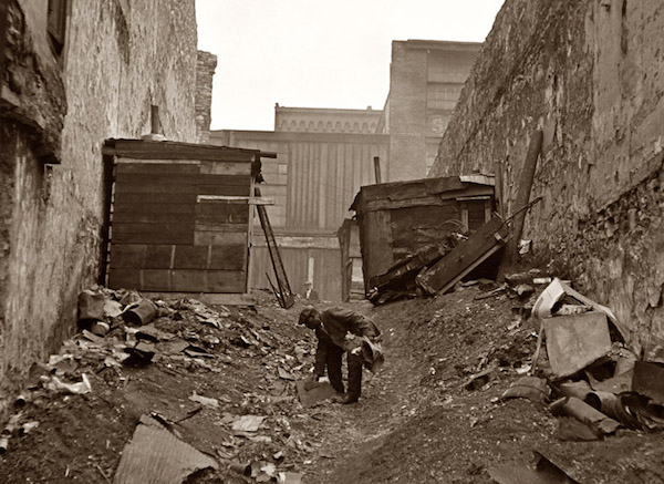 A hobo jungle along riverfront in St. Louis in 1936. (Photo by Arthur Rothstein, Library of Congress)