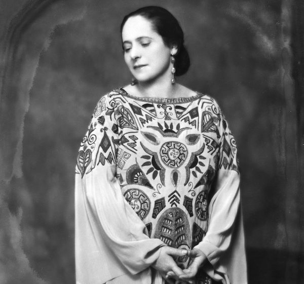 Rubinstein, photographed by Nickolas Muray in 1924, wears a 1923 Paul Poiret dress. (Courtesy of the Jewish Museum, courtesy of George Eastman House, International Museum of Photography and Film. © Nickolas Muray Photo Archives)