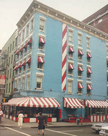 The original Friday's, on First Avenue and 63rd Street in Manhattan, pictured in 2010. (Via Friday's Facebook)