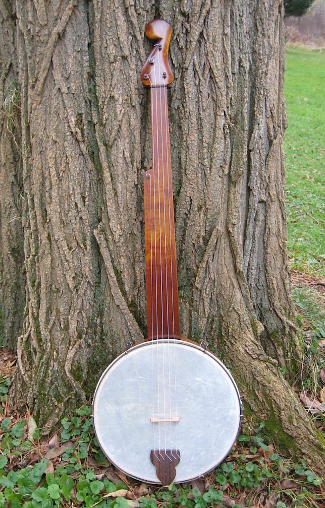 Re-creation by Jim Hartel of a banjo made by Joel Walker Sweeney in 1845. Via Hartel Banjos.