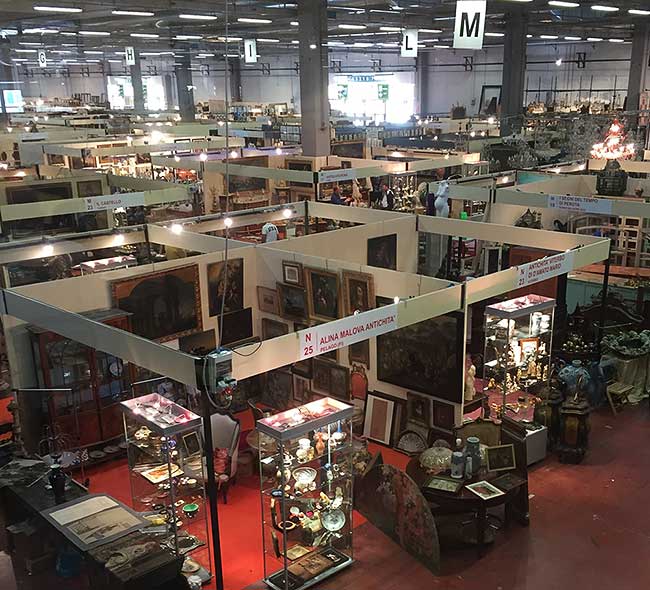 Inside one of Mercanteinfiera’s large pavilions of antiques.