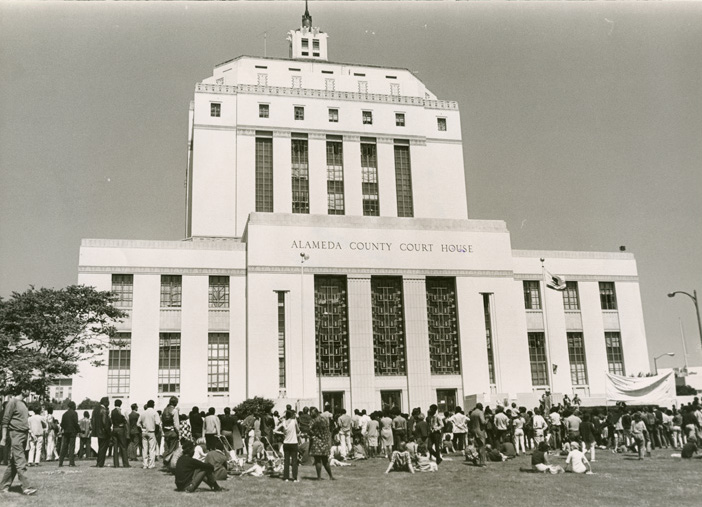 Protestors rally at the Alameda County Court House in Oakland in support of Huey Newton, who was on trial at the time for the fatal shooting of a police officer, in 1968. Photo by Lonnie Wilson. (Courtesy of the Oakland Museum of California, the "Oakland Tribune" Collection)