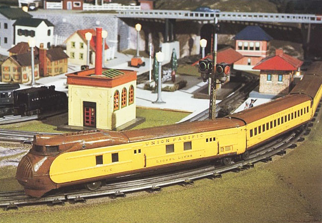 Lionel's M-10000 locomotive, pulling its articulated cars and Streamline Moderne look, was a hit for the company in the mid-1930s.