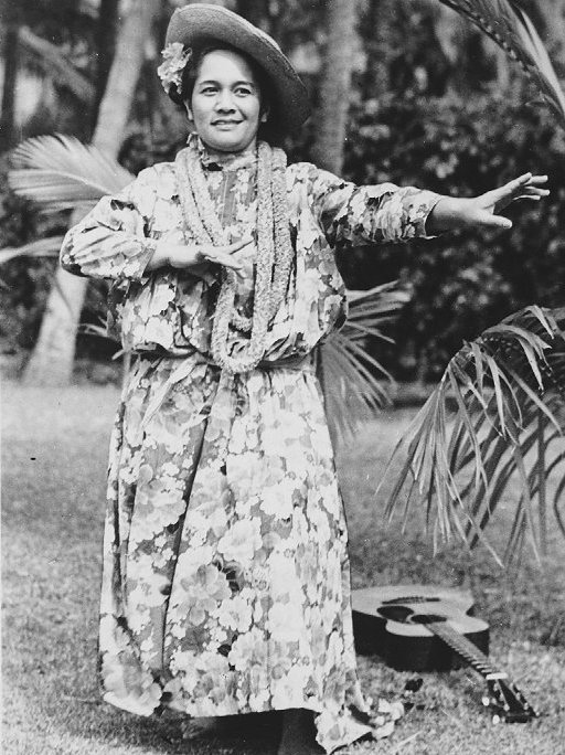 Famous comic-hula dancer Hilo Hattie is pictured in 1941. She eventually opened her own Made-in-Hawaii kitschy souvenir company. (Via WikiCommons)